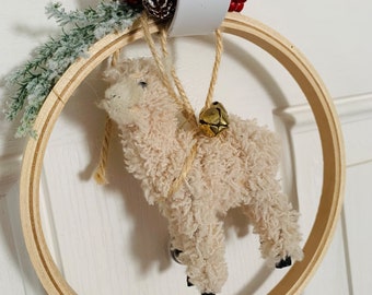Feiertags-Lama-Kranz: Weihnachtsdekor, hölzerner Kranz