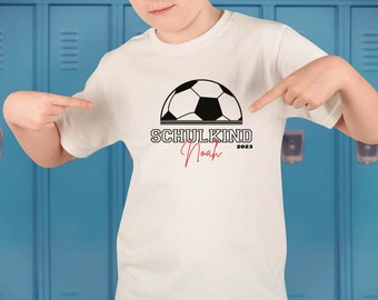 T-Shirt Football Schoolchild 2024 with name and year for school enrollment gift