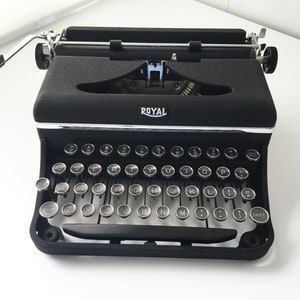Manual Typewriter ROYAL Varsity Model D 1940’s Vintage with Case Excellent Condition
