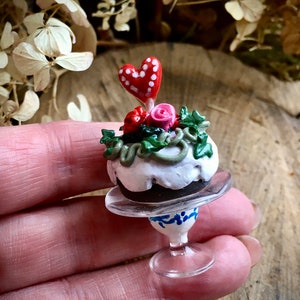 12th scale iced roses & heart balloon Valentines/wedding/celebration cake perfect gift for your fairy/dollhouse miniature scene