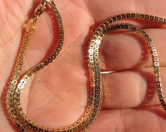 18k Omega Necklace - Etsy Canada
