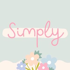 Puede incluir: Un fondo azul claro con la palabra "Simply" escrita en cursiva rosa. Debajo de la palabra hay un ramo de flores en tonos rosa, azul y verde.