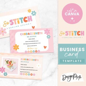 Peut inclure: Un modèle de carte de visite rose et blanche avec le texte "So Stitch" et "Darling Design" en lettres colorées. Le modèle comprend un motif floral et un espace pour les coordonnées. Le texte "Edit in Canva" est sur un cercle rose dans le coin supérieur droit.
