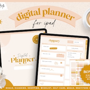 Puede incluir: Un planificador digital para iPad con un esquema de color melocotón y dorado. El planificador incluye un calendario mensual, páginas diarias y un libro de pegatinas. El texto "Digital Planner" y "Este planificador pertenece a" es visible en la pantalla.