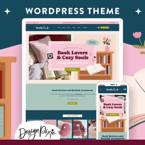 Può includere: Un design di sito web per un book club, visualizzato su un tablet e uno smartphone. Il design presenta uno schema di colori rosa e verde acqua con il testo "WORDPRESS THEME" in alto. Il sito web presenta recensioni di libri e accessori, con il testo "Book Lovers & Cozy Souls".