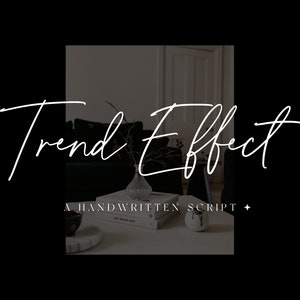 Pode incluir: Uma fonte de escrita manuscrita branca chamada "Trend Effect" com o slogan "A Handwritten Script". A fonte é exibida em um fundo escuro com uma imagem desfocada de um interior de sala no fundo.