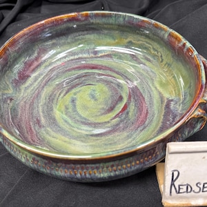 Gryta med handtag: 2 liter färgglatt stengods