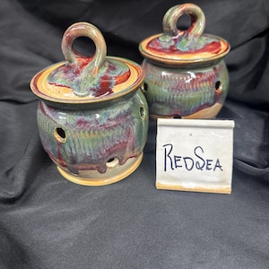 Fine Field Pottery Garlic Keeper: Red Sea Glaze