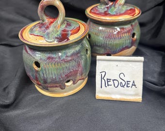 Fine Field Pottery Garlic Keeper: Red Sea Glaze