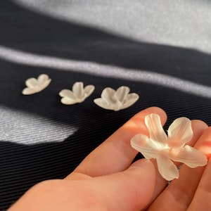 cut fabric flowers 25pcs Stiff 3D silk organza satin Petals 3d petals BRIDAL lace, embellishment, Appliques Handmade wedding dress, code:iOp