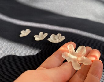 cut fabric flowers 25pcs Stiff 3D silk organza satin Petals 3d petals BRIDAL lace, embellishment, Appliques Handmade wedding dress, code:iOp