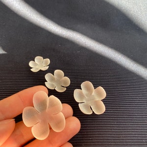 cut fabric flowers 25pcs Stiff 3D silk organza satin Petals 3d petals BRIDAL lace, embellishment, Appliques Handmade wedding dress, code:iOb
