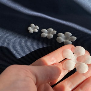 cut fabric flowers 25pcs Stiff 3D silk organza satin Petals 3d petals BRIDAL lace, embellishment, Appliques Handmade wedding dress, code: iO