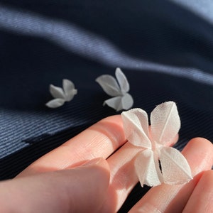 cut fabric flowers 25pcs Stiff 3D silk organza satin Petals 3d petals BRIDAL lace, embellishment, Appliques Handmade wedding, code: i4lp