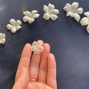 fiori di stoffa tagliati 25 pezzi Petali di raso di organza di seta 3D rigidi Petali 3D SPOSA pizzo, abbellimenti, applicazioni Abito da sposa fatto a mano, codice: iS
