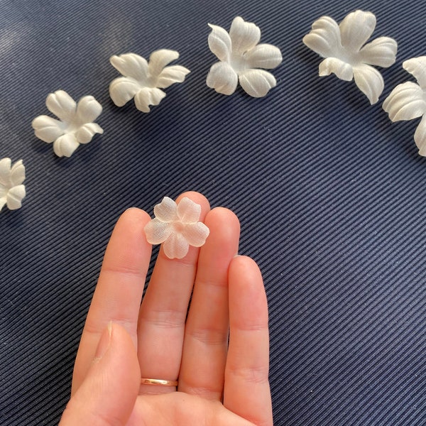 cut fabric flowers 25pcs Stiff 3D silk organza satin Petals 3d petals BRIDAL lace, embellishment, Appliques Handmade wedding dress, code: iS