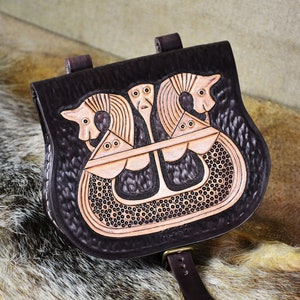Early Medieval Leather BELT POUCH Bag, Historically Inspired Carving "Drakkar", Reenactment / Viking / LARP, Medium size