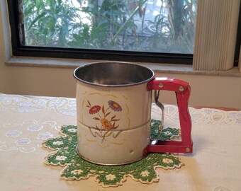 Retro Flour Sifter With Red Handle And Flowers * Vintage 50s Hand-i-Sift Metal Flour Sifter * Farmhouse Kitchen * Granny Chic Baking Tool