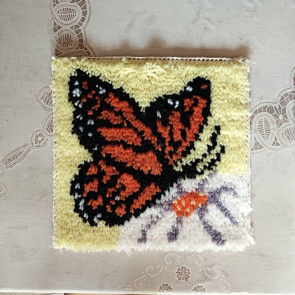 Latch Hook Monarch Butterfly  Completed Panel 12x12 * DIY  Shag Pillow or Wall Art Vintage 70s, Butterfly On Flower Hook Rug Boho Wall Decor