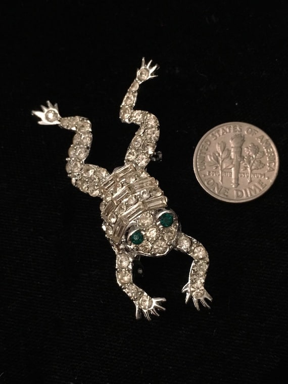 Beautiful rhinestone frog brooch