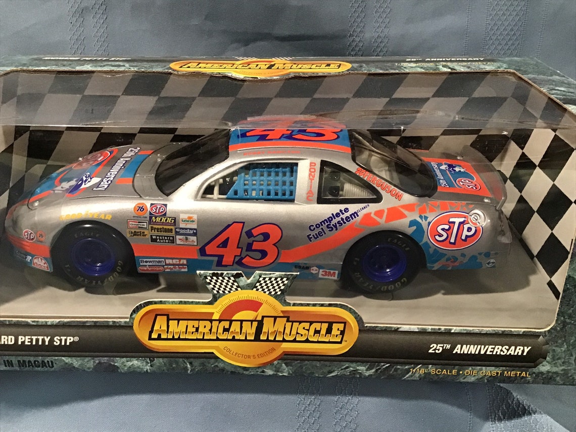 1 18 scale nascar diecast
