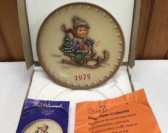 1975 Hummel Annual Plate in bas relief with box 5th Edition