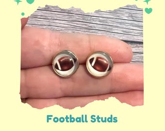 フットボールスタッドピアス：スポーツファンへの低刺激性ジュエリーギフト