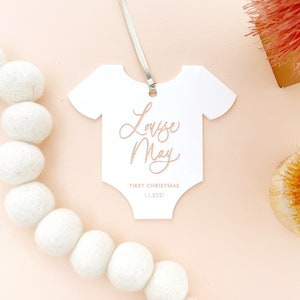 Ny babyprydnad, Bebisens första julprydnad, Personlig julgransprydnad, Helkroppsprydnad, Julprydnad, Anpassade julgransprydnader bild 1