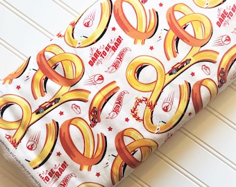 Hot Wheels - Atrévete a ser genial - Autos de carreras - Tela de algodón - Rojo - Naranja - Juguetes para niños - Novedad - Mattel - Diseños de Riley Blake