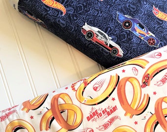 Hot Wheels Navy Race Cars - Juguetes para niños - Novedad - Mattel - Atrévete a ser genial - Riley Blake Designs - Tela de algodón para acolchar - Cuartos de metro - Paquete por metro