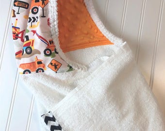 Toallas infantiles personalizadas con capucha: Baño, playa, piscina, construcción, ballenas, coches, osos y estampados llamativos.