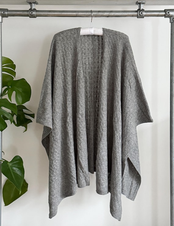 Pure Cashmere Wrap | Luxury Cashmere Poncho Shawl | Soft Lightweight Cashmere Cape | Elegant Gift for Women | HOLLYZ London
