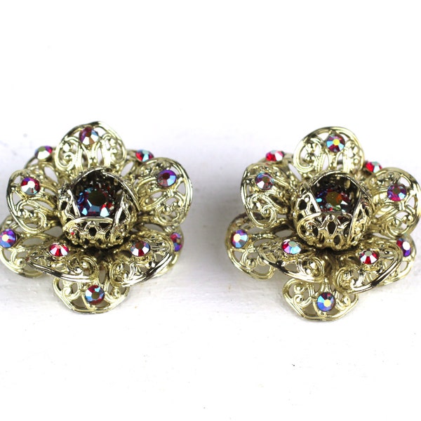 Vintage SARAH COV goudkleurige bloem filigraan extra grote XL clipoorbellen met rode Aurora Borealis-steentjes