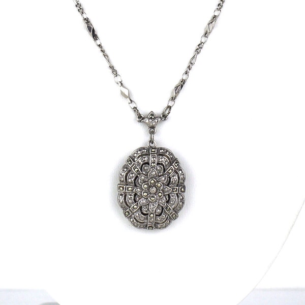 S A L E 20% korting op Vintage 1928 merk zilveren Toon metalen medaillon Diamond Rhinestones hanger ketting zilveren Toon keten