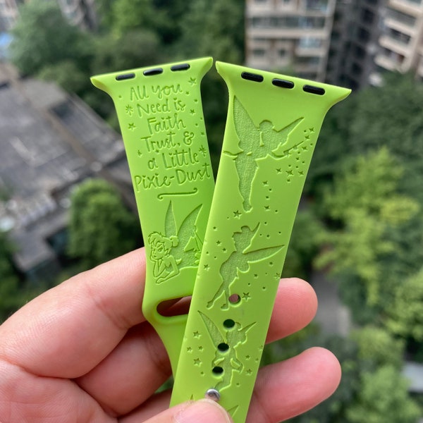 Tinker Bell Gravé Apple Watch Band 38 40 41 42 44 45 49 mm Bracelet de montre Apple en silicone personnalisé pour la série 1 2 3 4 5 6 7 8 9 SE