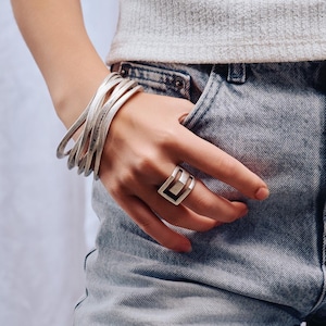 Gehämmerte ovale gewellte Form Armreif: Dicke Stapeln Manschetten Armbänder, Statement Einzigartige Trendschmuck