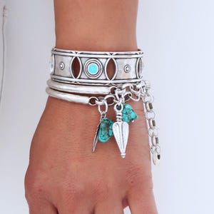 Silber Türkis Edelstein Manschette Armband: Feder & Pfeilspitze Charm, handgefertigt, verstellbar, Boho Schmuck, Geschenk, US Größe 18-22 cm