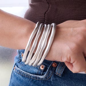 Bohemian Silver Thick ROUND HAMMERED bangle cuff, circle shaped stacking bangle, Minimalist Arm Party Bangles, Free People Style Jewellery