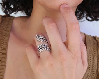 Bohemian Silver FERN Leaf Knuckle Ring, Silver Knuckle Midi fern leaf ring, Silver Stackable Ring, Silver Adjustable Ring, US size 6-7 inch