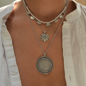 Ensemble de trois colliers géométriques en argent, bijoux ronds à breloques superposées, bijoux boho boho hippie délicats, cadeau pour elle image 1
