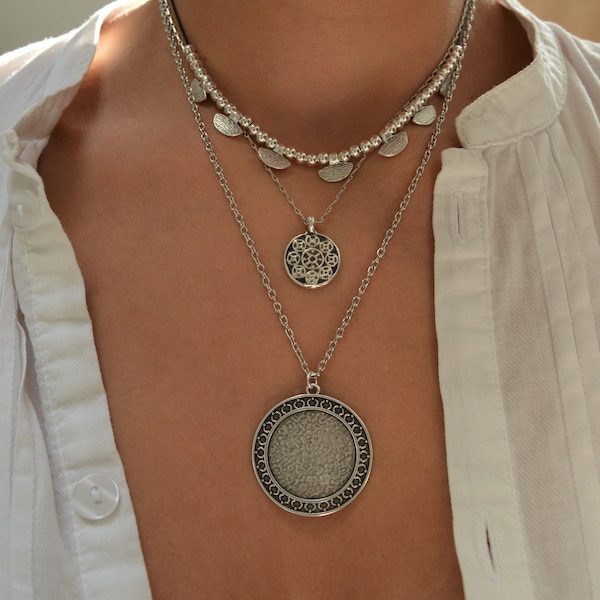 Conjunto de tres collares GEOMÉTRICOS de plata, joyas de amuletos de monedas redondas apilables en capas, joyas hippies delicadas boho boho, regalo para ella