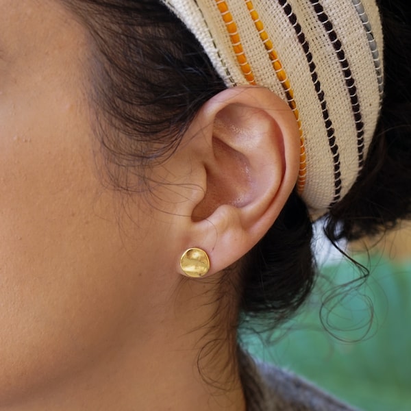 Gold Hammered CIRCLE stud earrings, Simple Tiny Earrings, Geometrical Minimal pushback Rock dainty, round studs, Mother's day gift for her