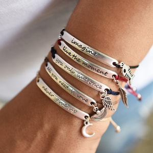 Punho gravado com lema de prata antigo, pulseira empilhável, pulseiras personalizadas, festa de punho, presente de formatura, presente inspirador, joias com citações