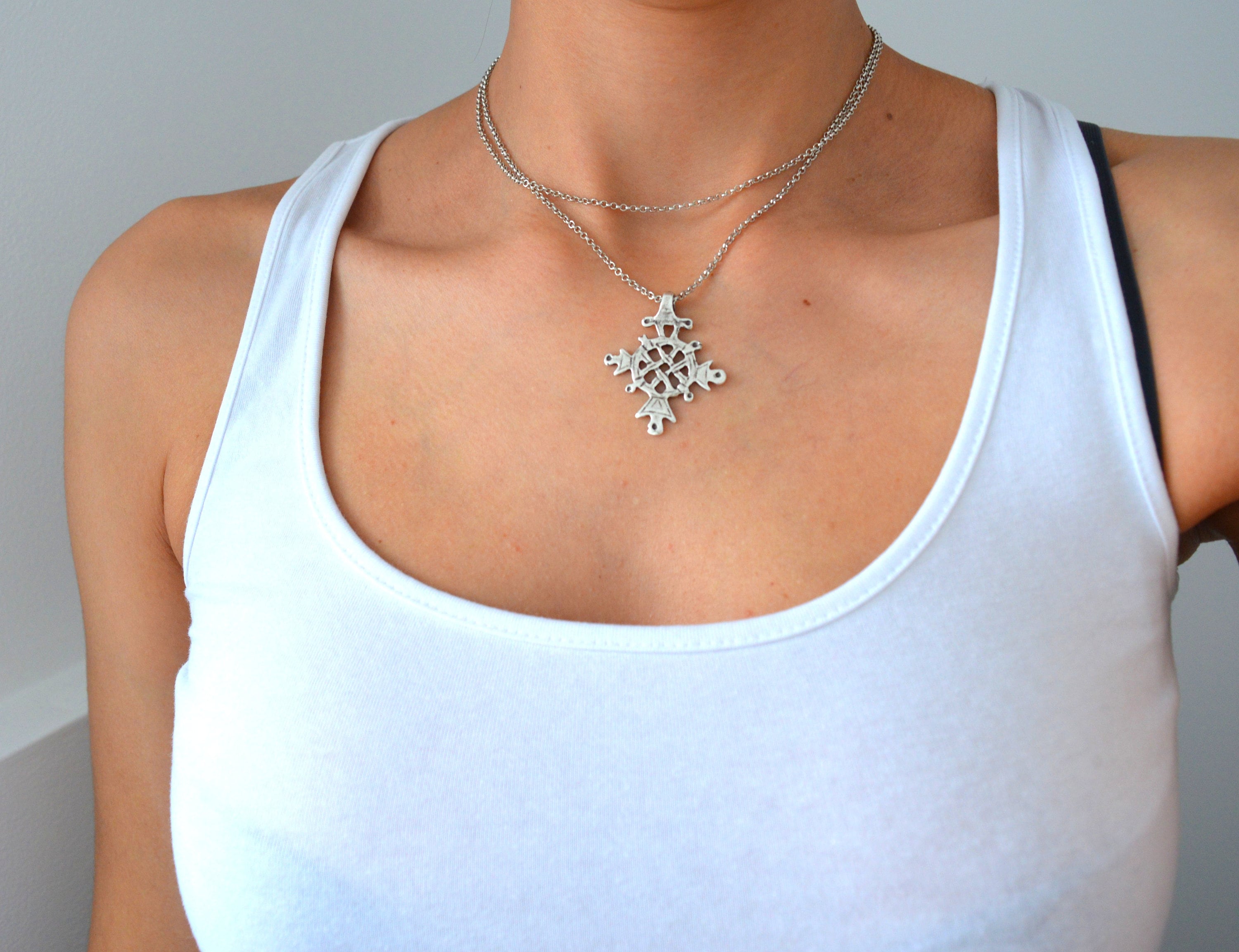 Collier Ethnique Long Avec Pendentif Croix Copte - Ambre, Céramique, Métal - 59cm - Occasion