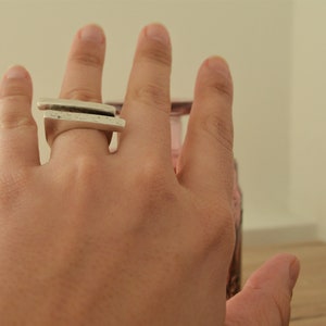 Antiek zilver twee parallelle lijnen ring, unieke gehamerde abstracte ring, Boho zilveren modernistische ring, zilveren band sieraden, Amerikaanse maat 6,5-8 inch afbeelding 9