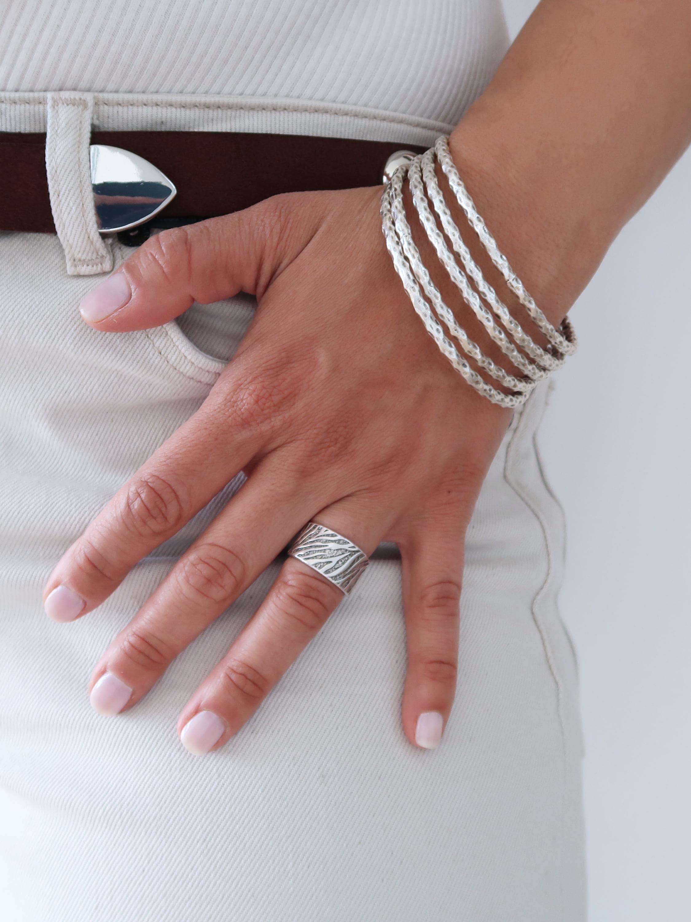 81stgeneration Pulsera De Plata Pura 999 Karen Hill Tribe Martillada Plana Apilable Para Mujer, Plata Esterlina Plata