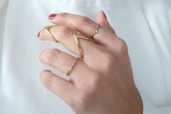 Custom V-shaped Nesting Band in Gold - Gardens of the Sun | Ethical Jewelry