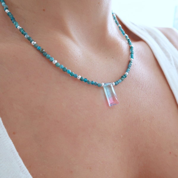 Petit collier de perles en APATITE bleue avec un pendentif FLUORIDE, superposition de bijoux en pierres précieuses géométriques modernes minimalistes délicates, cadeau pour elle