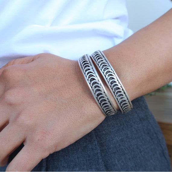 Detailed Cute Vintage Native American Navajo Stacker Sterling Silver Bangle Bracelet Old Detailed Cute Vintage Native American Navajo Stacker Sterling Silver Bangle Bracelet Old