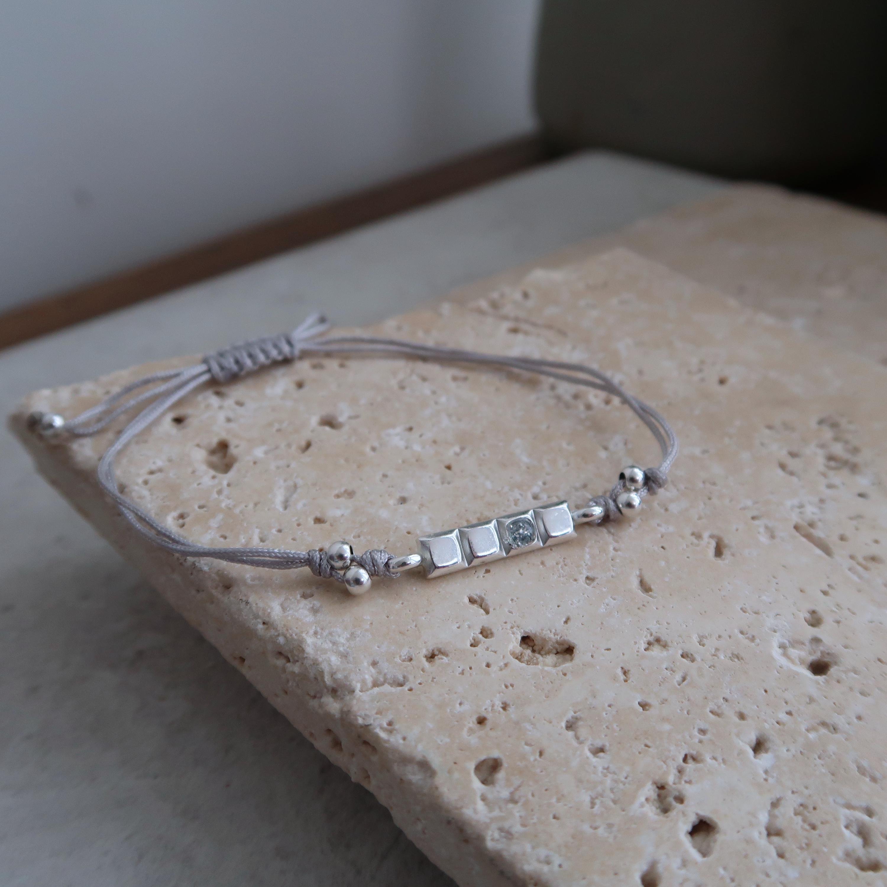 マクラメブレスレット：シルバーコネクター、ボヘミアンミニマリスト